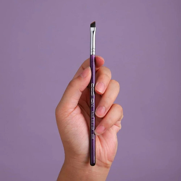 Eyeliner Brush  Fine Angled - PRO Precision Eye Liner Makeup Brush (E835 Purple) - Picture 5 of 7